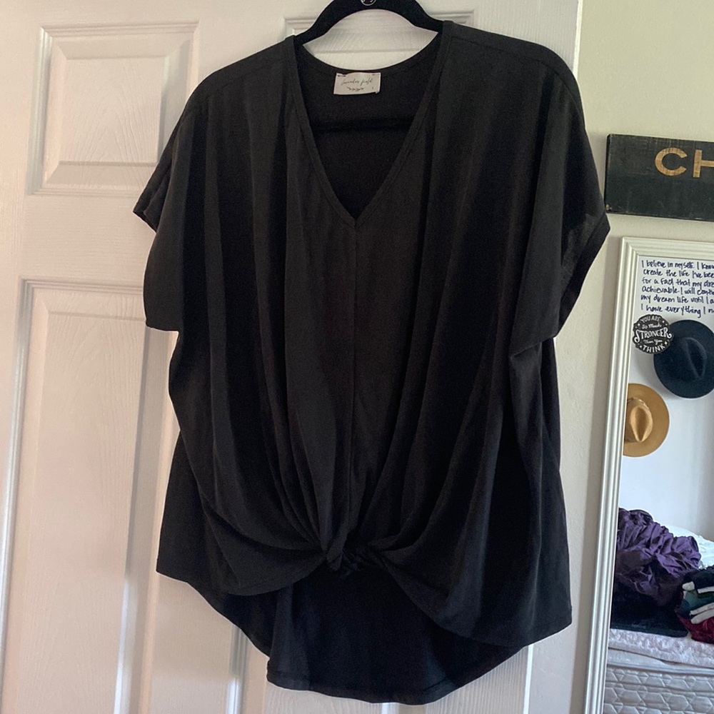 V-neck short sleeve shirt